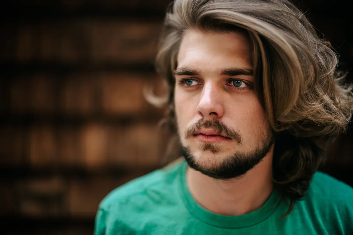 Bright, tightly framed portrait showing natural loose waves through the top and sides